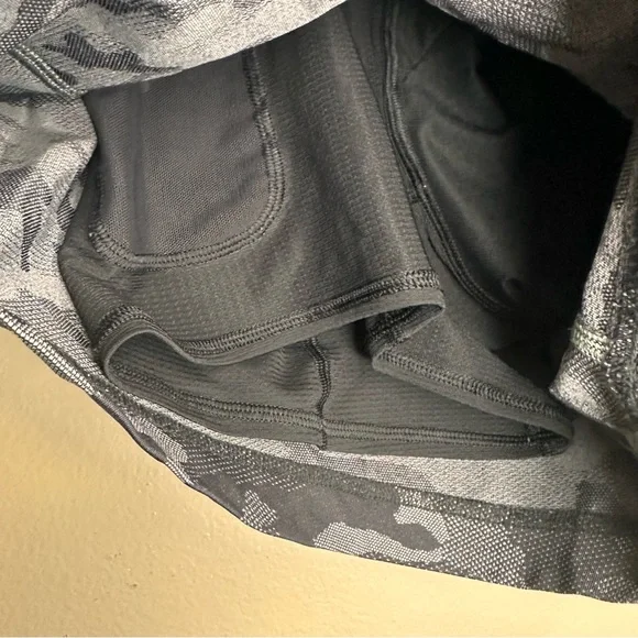 Lululemon Athletica Surge 6” Camo Athletic Shorts with Liner Size Large - Picture 3 of 8